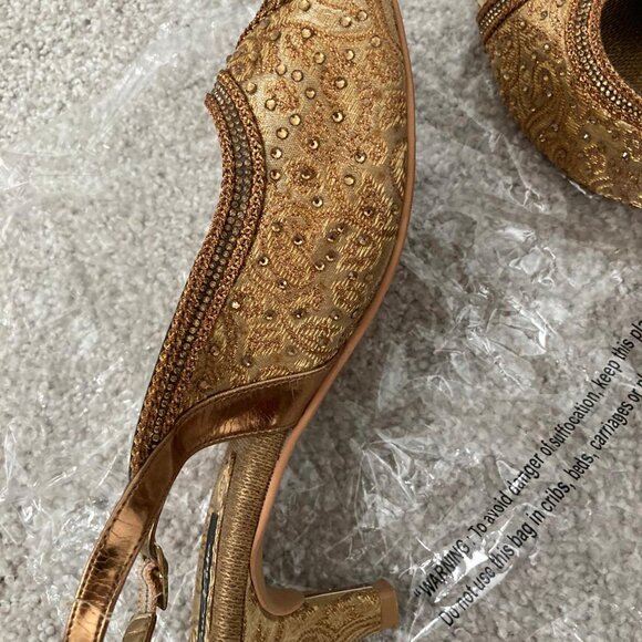 Indian Embroidered Sandals - Picture 4 of 6